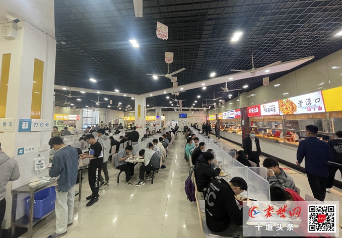 鼓励学生早起高校7点前早餐半价,十堰一高校推出限时半价早餐