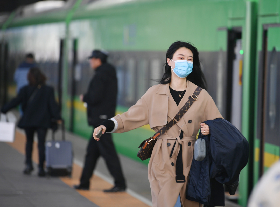 五一坐专列去新疆旅游要注意什么 (五一假期乘车及自驾需要注意这些)