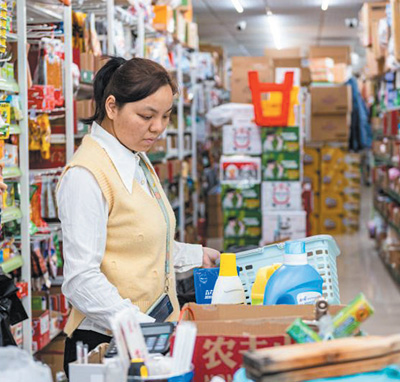 门店“触网”机遇无限(体验・走近身边小商户・新时代・追梦人)