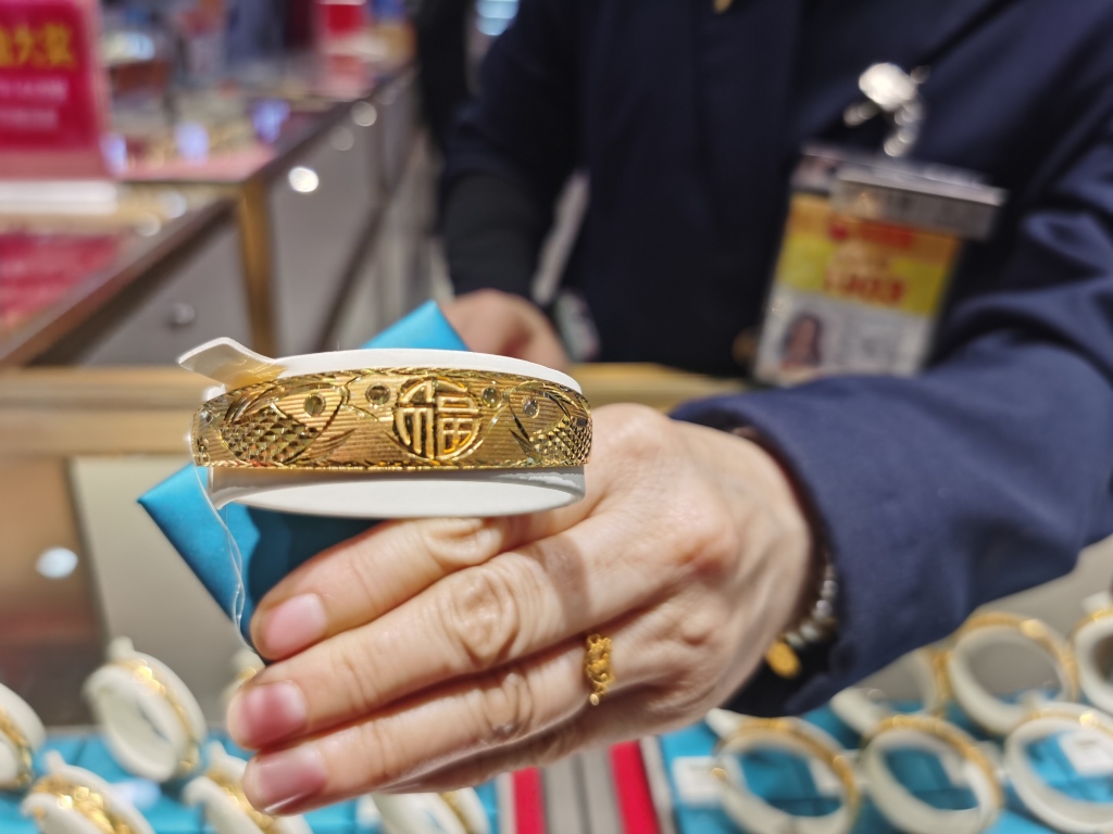 现在金价值得买入吗,金价现在还能抄底吗