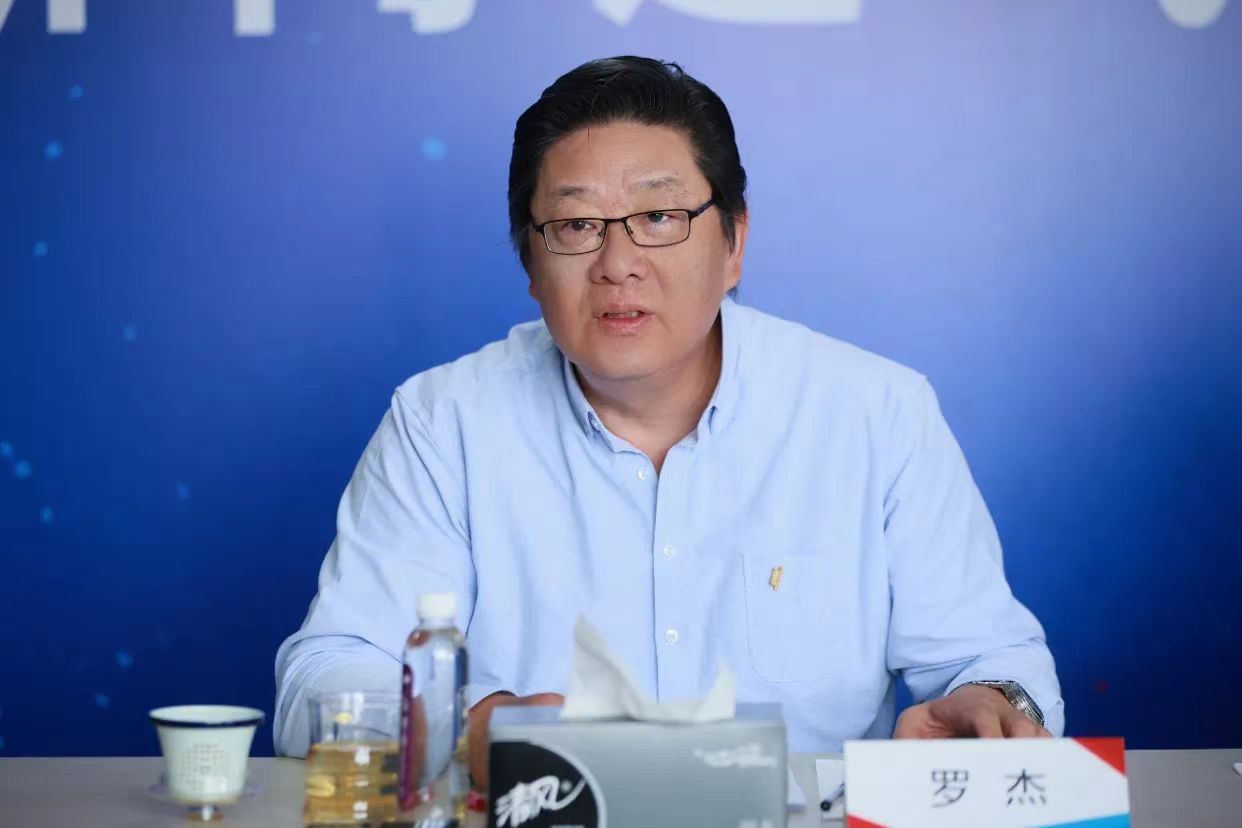 动起来！体育市场全面复苏——访中国体育用品业联合会副主席兼秘书长罗杰