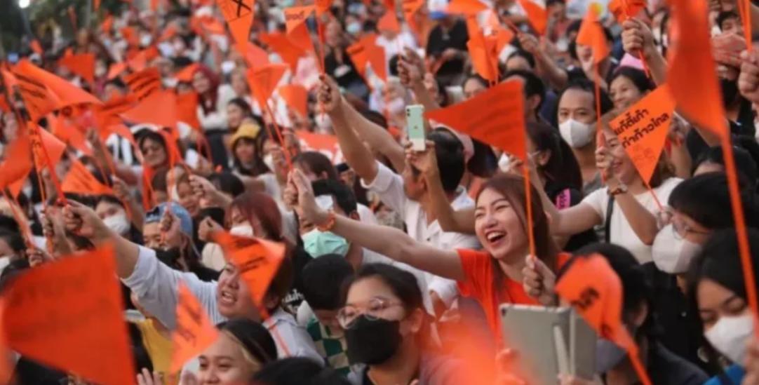 泰国远进党宣布放弃牵头组阁权,泰国远进党宣布大选将组建内阁