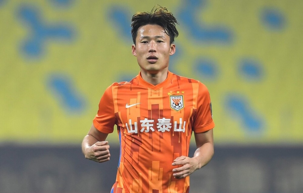 孙准浩与泰山队签了几年合同,孙准浩在韩国踢球时年薪多少