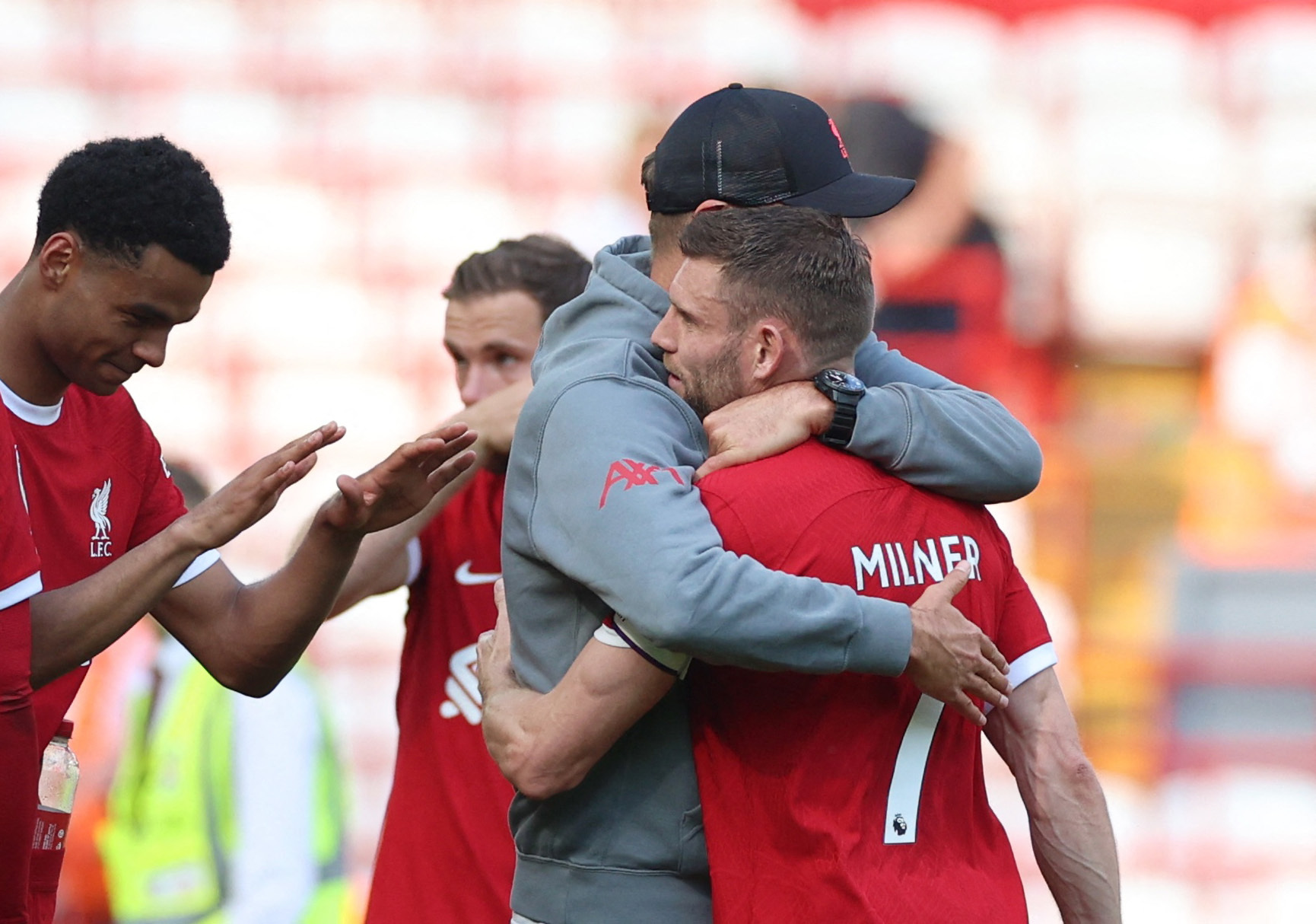 利物浦3比0阿斯顿维拉,体育英超