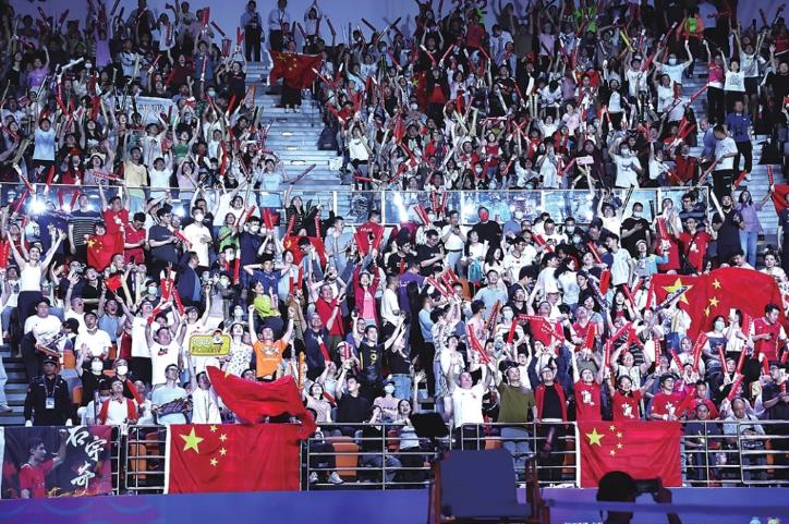 胜利属于每个热爱足球的人,胜利属于勇敢战斗的人