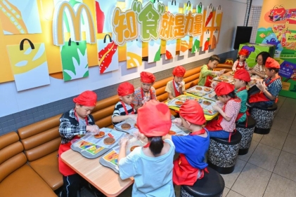 山东麦当劳“知食”就是力量主题派对欢乐升级分享儿童营养知识，创造亲子欢乐时光