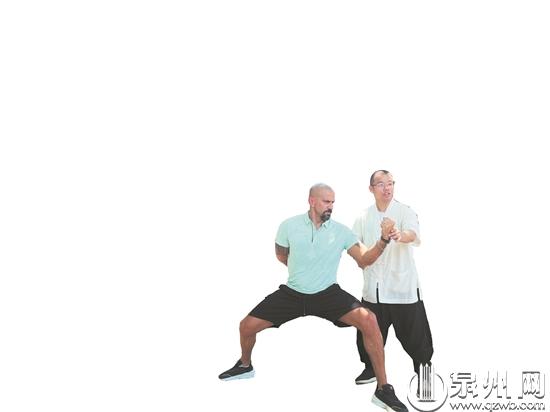 阿根廷球星贝隆粤语,阿根廷球星贝隆来泉州开元寺图片