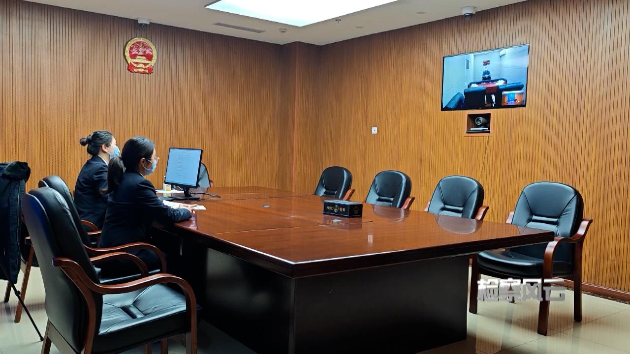 朋友，境外节目看不看？我这有机顶盒能搞定！