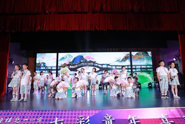 七彩童年迎春晚会,七彩童年幼儿园六一儿童汇演视频