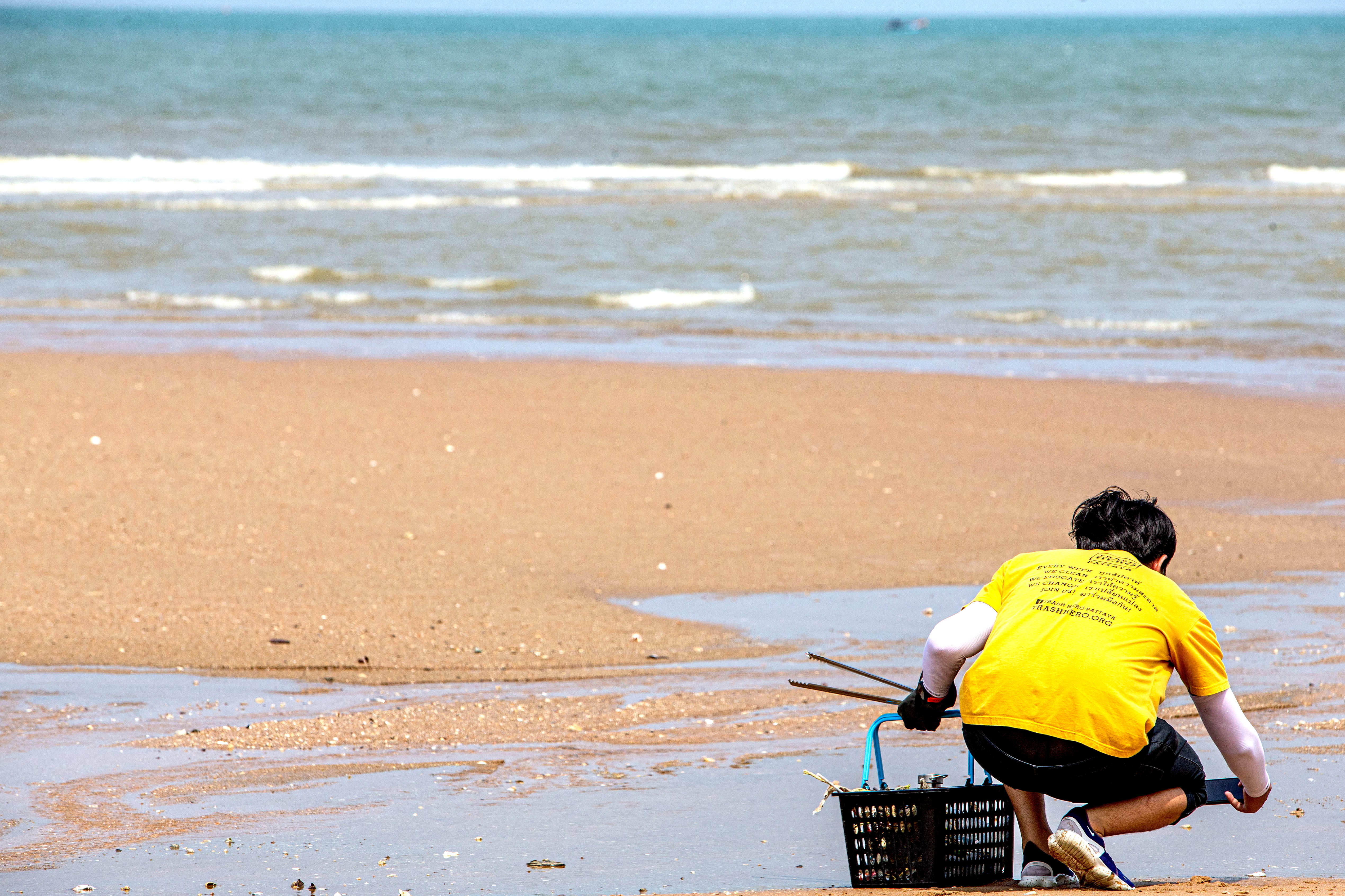 （国际·图文互动）通讯：泰国环境卫士向海洋垃圾“宣战”