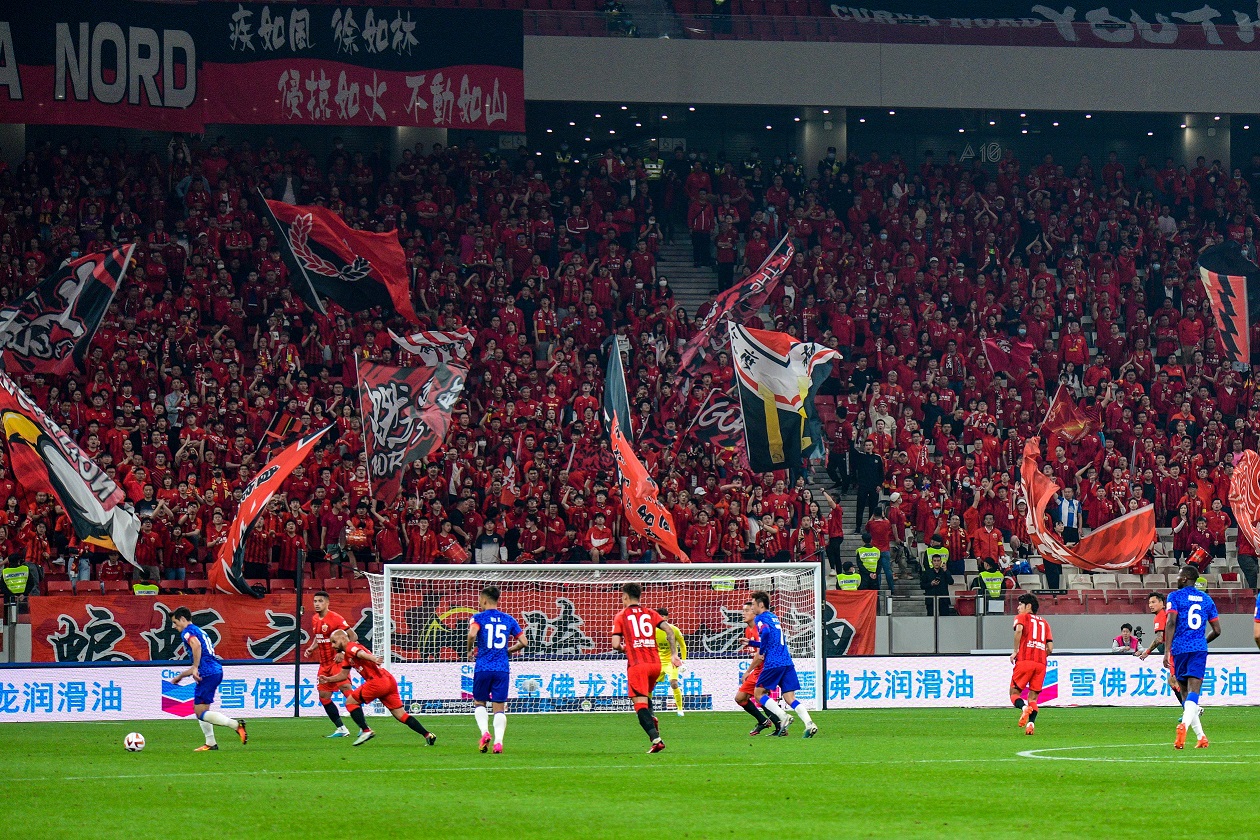 劳动报-7人入选国家队，7人入选亚运会！海港申花分别成为国脚大户，是上海足球人才培养模式的又一次成功