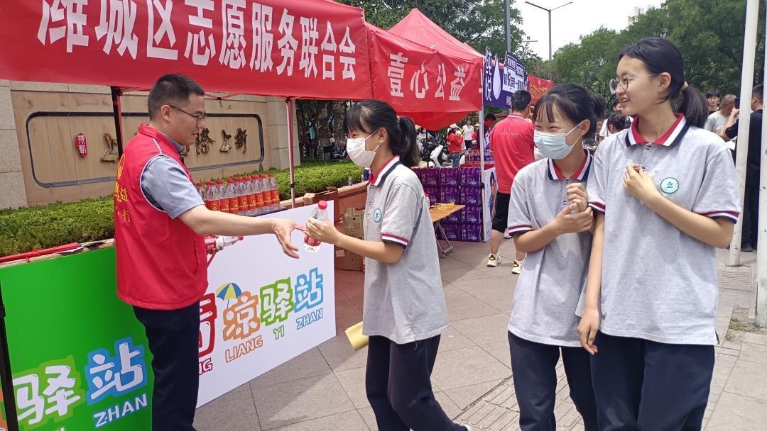 你追梦我护航是什么意思文案,你追梦我护航啥意思