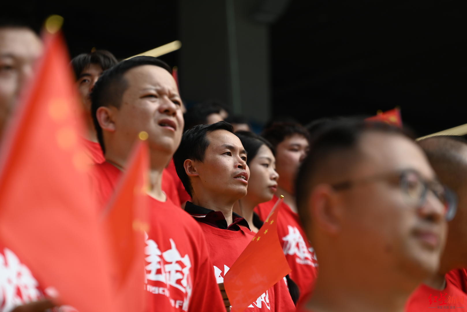 城市一线建设者相约凤凰山，为足球呐喊，为成都助威！