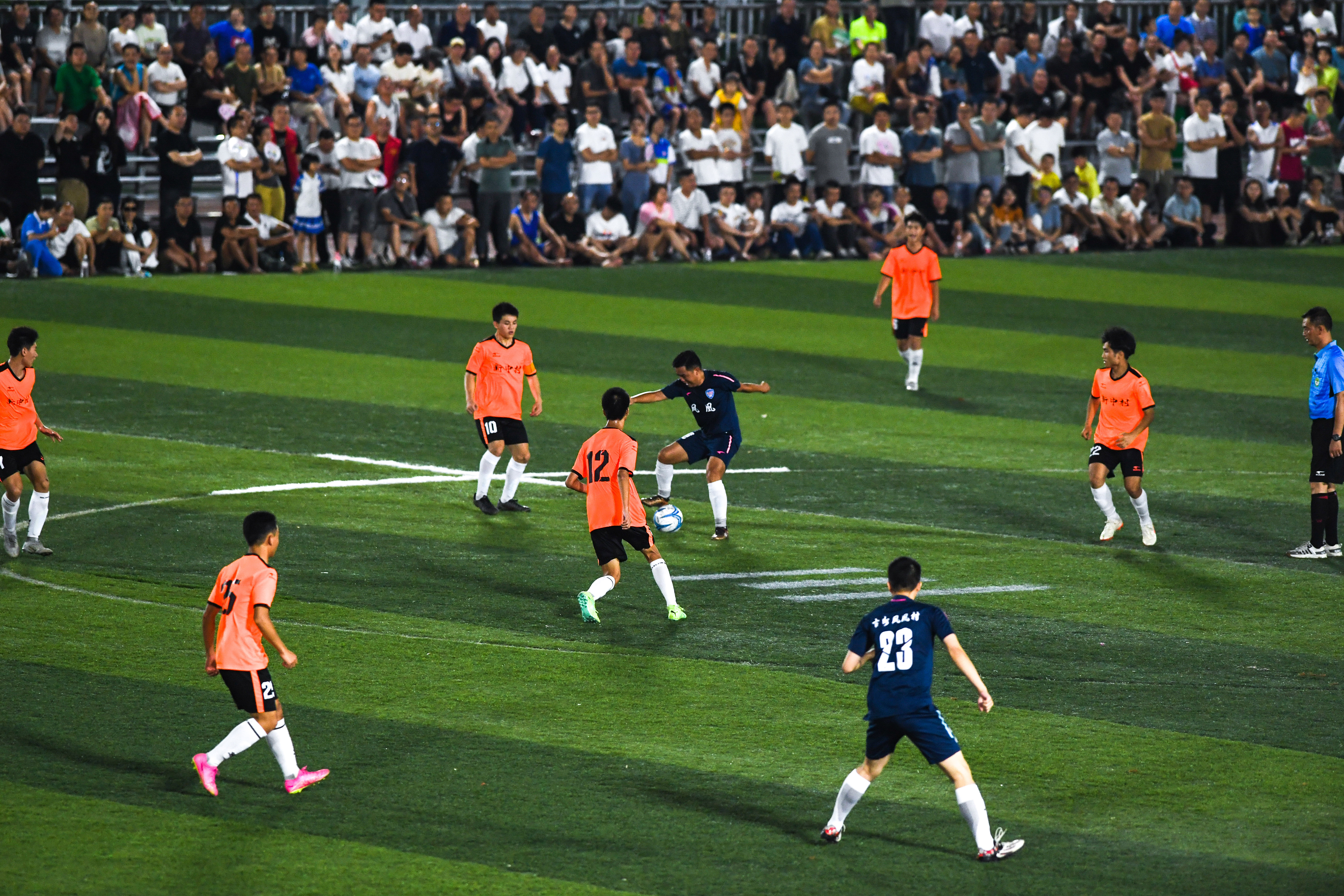 贵州村超足球夜现场直击,贵州村超点燃足球热情