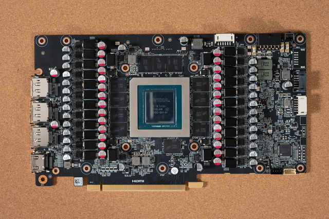 不惜堆料的旗舰“芯”王，索泰GeForceRTX4090PGFOC显卡评测