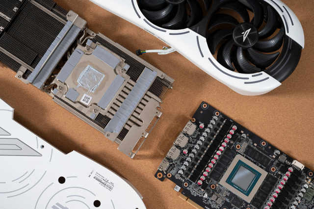 不惜堆料的旗舰“芯”王，索泰GeForceRTX4090PGFOC显卡评测