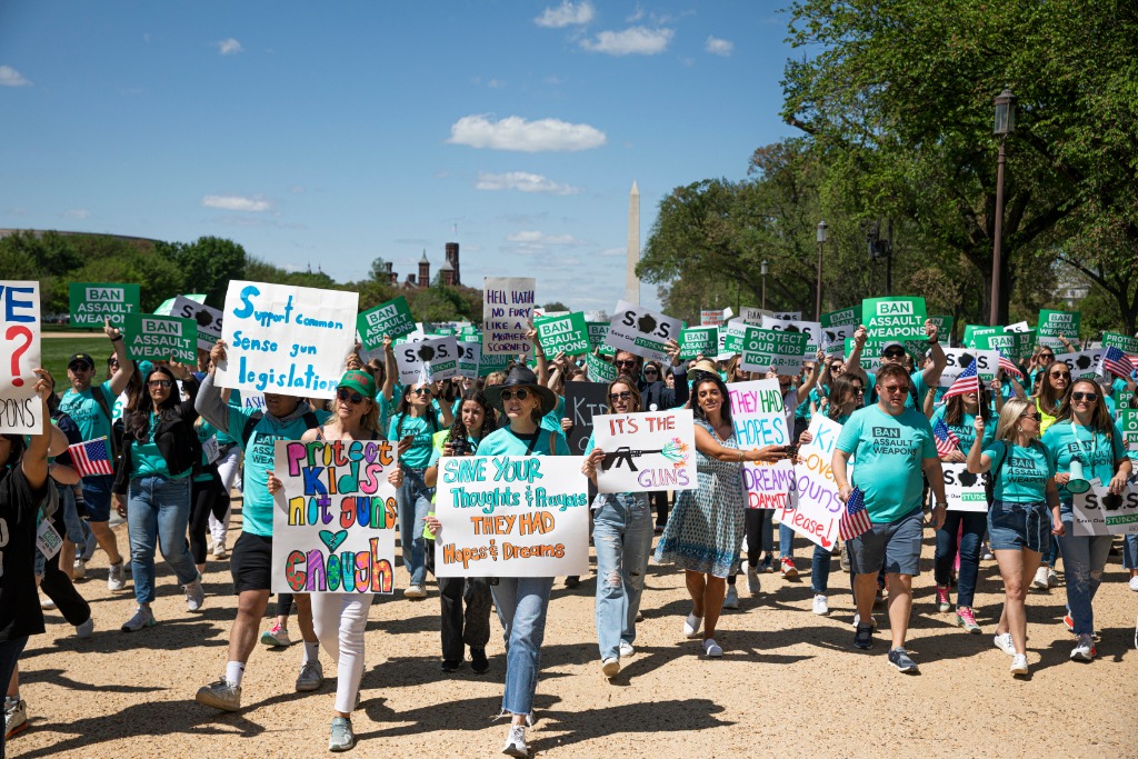 美国多地周末发生枪击事件,美国一天内两起枪案致4死11伤