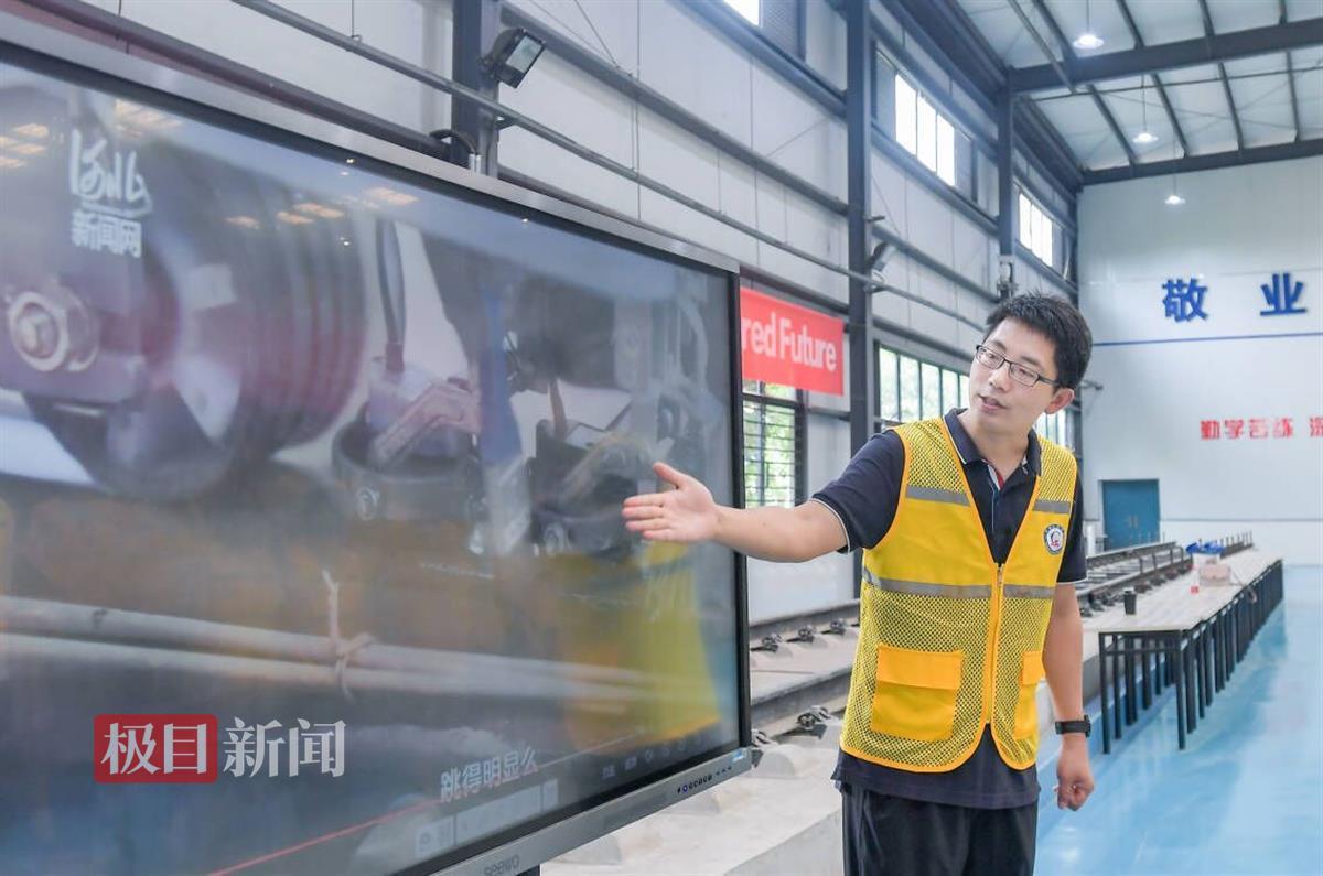 带领团队斩获湖北高职唯一一等奖，“钉子”老师创建情境思政新模式