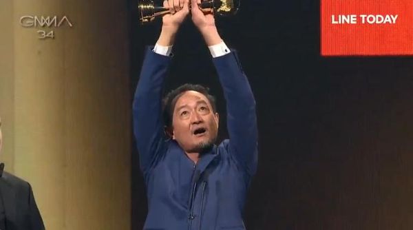 金曲奖／跑马灯示警「您已超时15秒」！他装傻：那是什么？我看不清楚