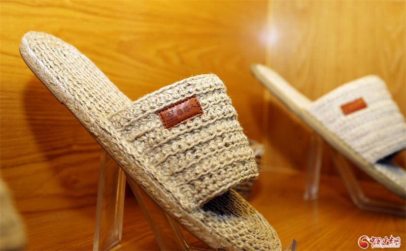 牛君俊：用10万元擦亮甘谷“麻鞋”品牌