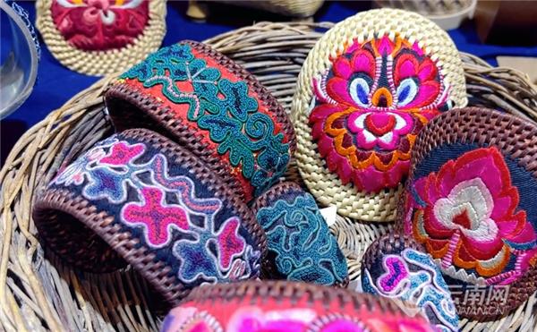 【深圳文博会云南展商风采】楚雄彝家公社：创作值得珍藏的文创产品