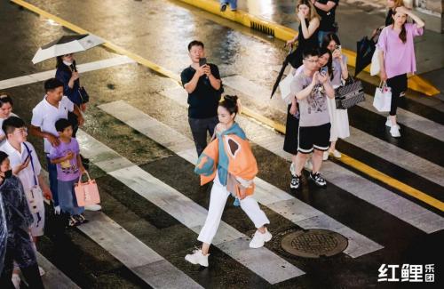 红鲤乐团,红鲤乐团打造百变原创氛围毯