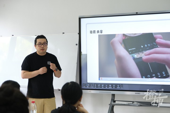 世界冠军教拳，顶级场馆打球，浙大亚运国际播报团：就地取材都是好故事！