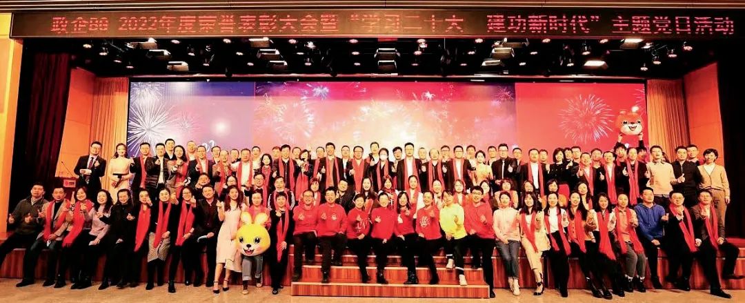 人才强企战略和创新驱动发展战略,我们必须坚持人才强企的发展战略