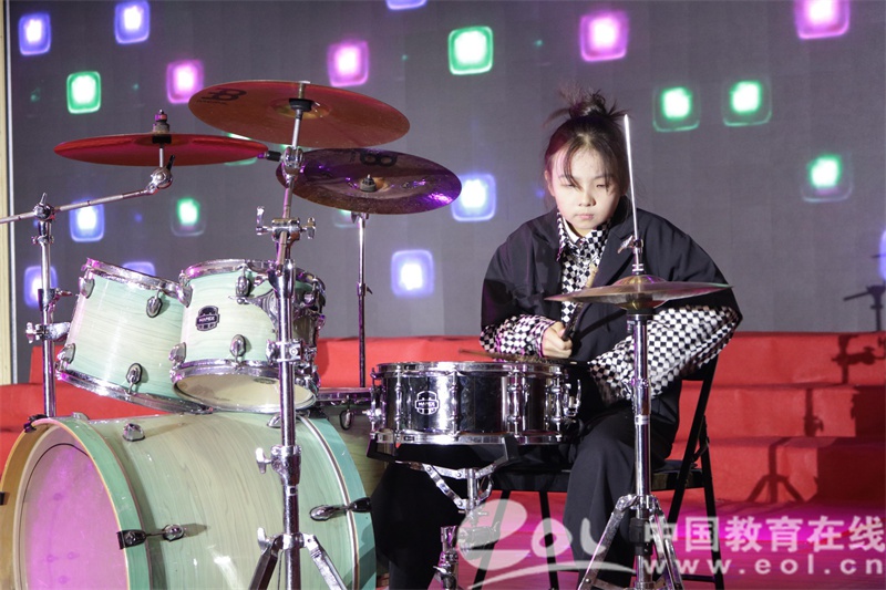 迎新春文艺汇演小学,白云中心小学元旦文艺汇演