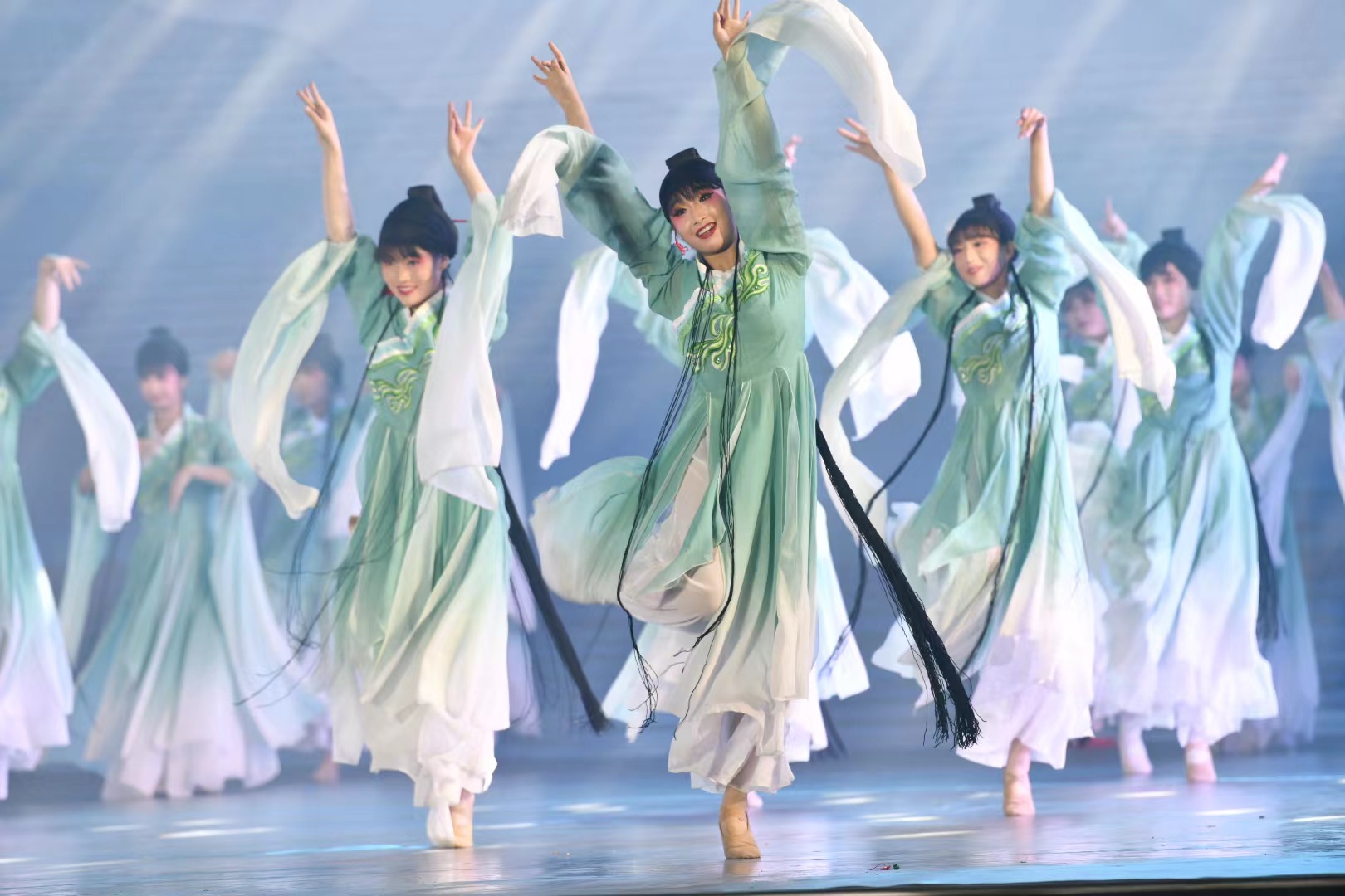 美美与共打鼓表演,全国广场舞北京集中展演圆满举行