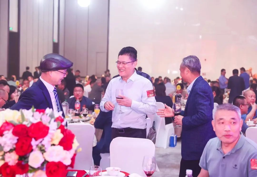 与优秀者同行出类拔萃,与卓越者同步