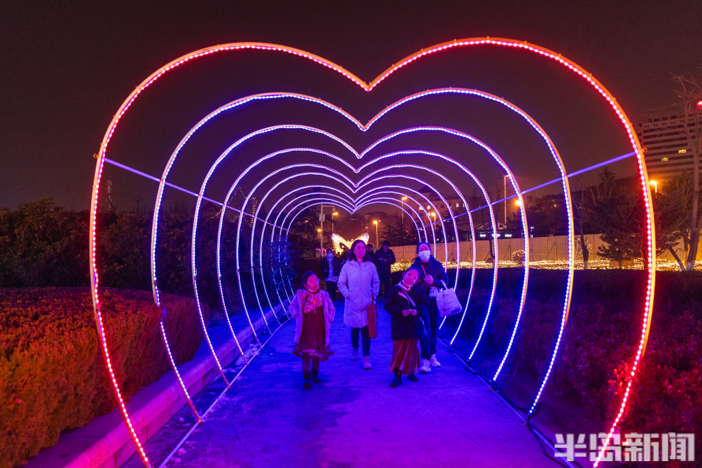 数万人排队争抢,超过200万人抢票