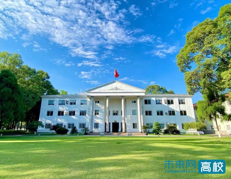 成都体育学院荣获“首届四川省美丽校园”光荣称号