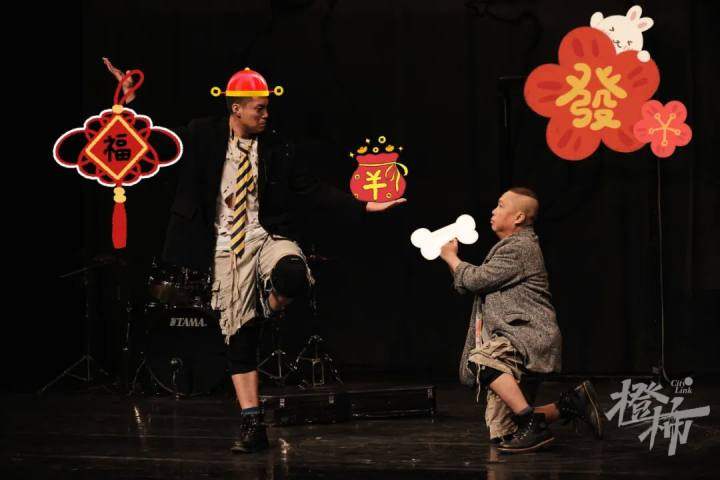 送你去蜂巢剧场过“话剧春晚”、养生筋膜枪、萌宠玩具，橙柿福利花式上新了！｜橙柿福利