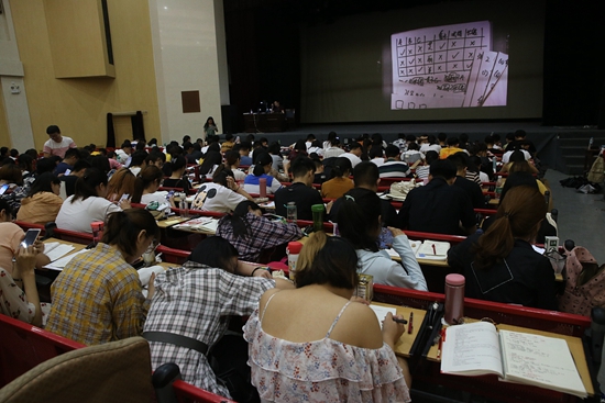 考研跟舍友考同一学校同一专业,考研像高考一样填志愿吗