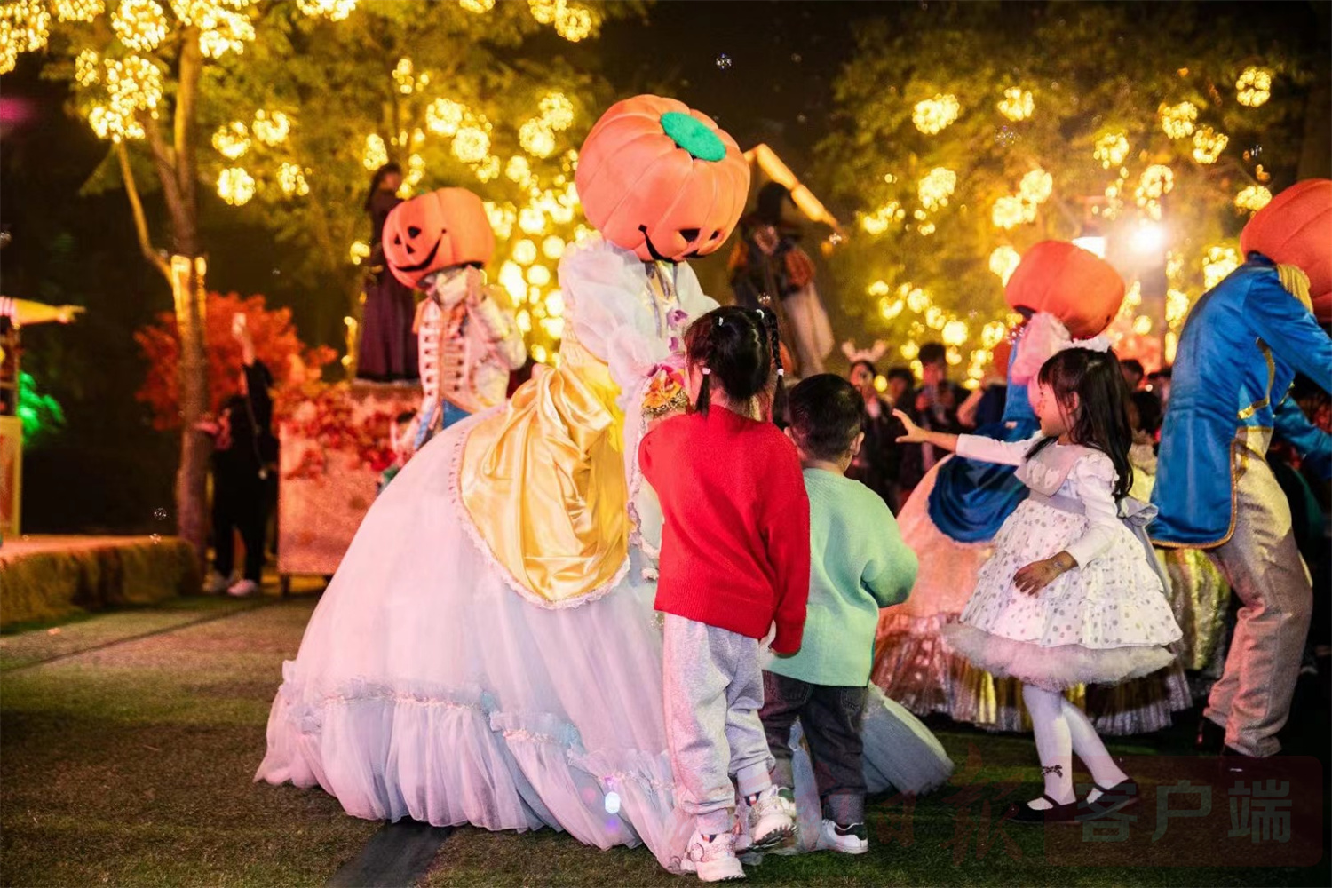 郑州方特水上乐园两日两园,郑州方特晚上的欢乐王国